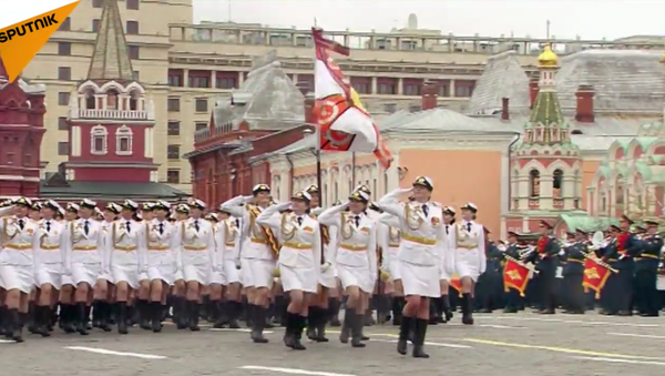 Les soldates russes défilent pour la Victoire - Sputnik Afrique