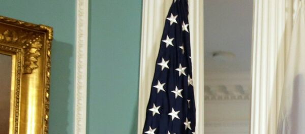 U.S. Secretary of State Rex Tillerson (R) waves to the media next to Russian Foreign Minister Sergey Lavrov before their meeting at the State Department in Washington, U.S., May 10, 2017. - Sputnik Afrique