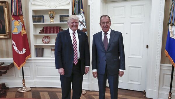 President Donald Trump meets with Russian Russian Foreign Minister Sergey Lavrov, right, in the White House in Washington, Wednesday, May 10, 2017. - Sputnik Afrique