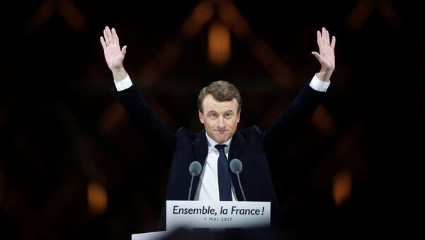 French President-elect Emmanuel Macron celebrates on the stage at his victory rally - Sputnik Afrique