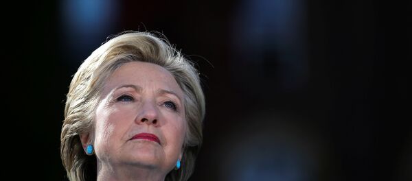 US Democratic presidential nominee Hillary Clinton attends a campaign rally at Alumni Hall Courtyard, Saint Anselm College in Manchester, New Hampshire US, October 24, 2016. - Sputnik Afrique
