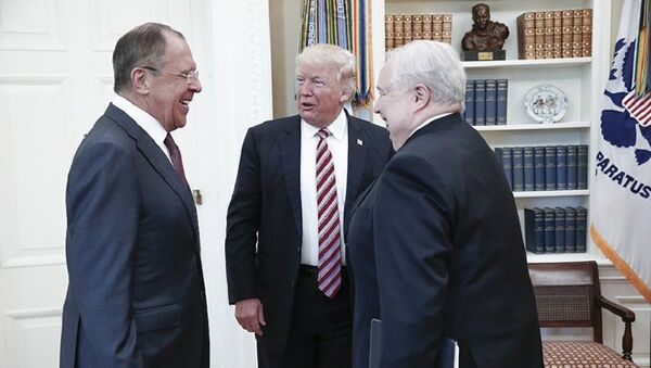 Sergueï Lavrov, Donald Trump et l'Ambassadeur Sergey Kislyak lors d'une réunion à Washington. - Sputnik Afrique