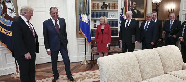 US President Donald J. Trump (L) and Russian Foreign Minister Sergei Lavrov (2-L) during a meeting at the White House in Washington, DC - Sputnik Afrique