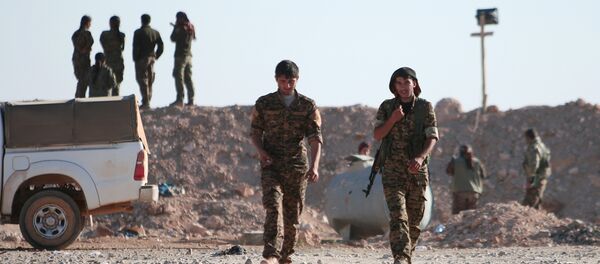 Les combattants des Forces démocratiques syriennes (FDS) au nord de Raqqa - Sputnik Afrique