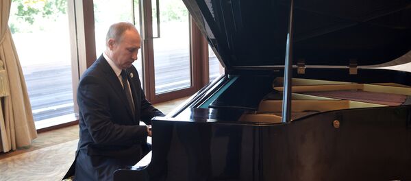 Poutine joue un air au piano avant la rencontre avec Xi Jinping Poutine joue un air au piano avant la rencontre avec Xi Jinping - Sputnik Afrique