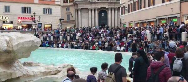 «Arrêt interdit»: la fontaine de Trevi à Rome bientôt inaccessible aux touristes - Sputnik Afrique
