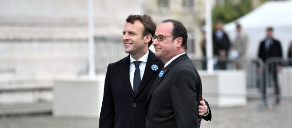 François Hollande et Emmanuel Macron François Hollande et Emmanuel Macron - Sputnik Afrique