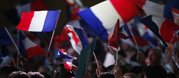 Drapeaux français. Image d'illustration - Sputnik Afrique