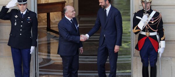 Edouard Philippe et Bernard Cazeneuve - Sputnik Afrique
