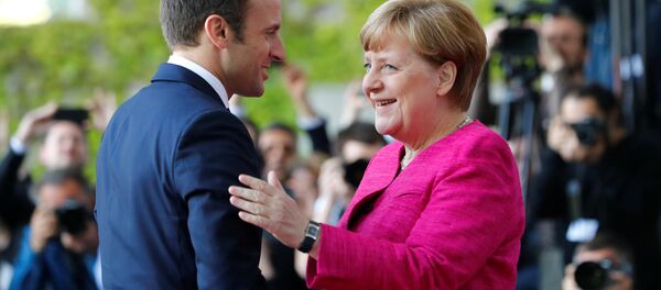 La chancelière allemande Angela Merkel et le président français Emmanuel Macron, le 15 mai 2017. - Sputnik Afrique