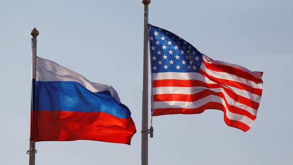 National flags of Russia and the US fly at Vnukovo International Airport in Moscow, Russia April 11, 2017 - Sputnik Afrique