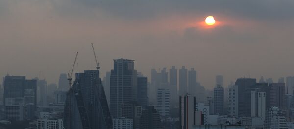 A partial solar eclipse is seen in Bangkok, Thailand, March 9, 2016. - Sputnik Afrique