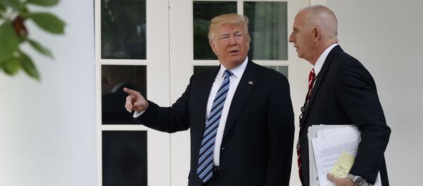 Donald Trump (à gauche) et Keith Schiller - Sputnik Afrique