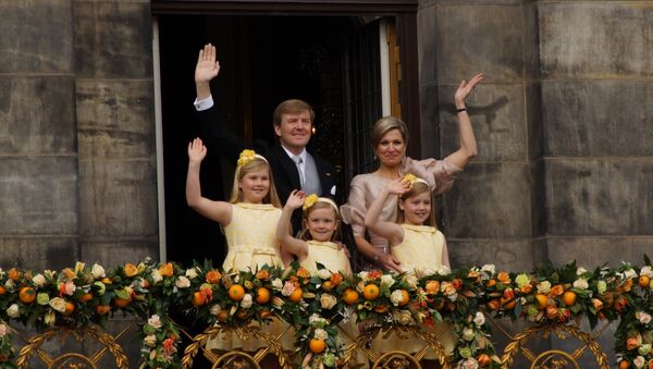 King Willem-Alexander, Queen Maxima and Princesses Catharina-Amalia, Alexia and Ariane during the balcony scene after the abdication of Beatrix. - Sputnik Afrique