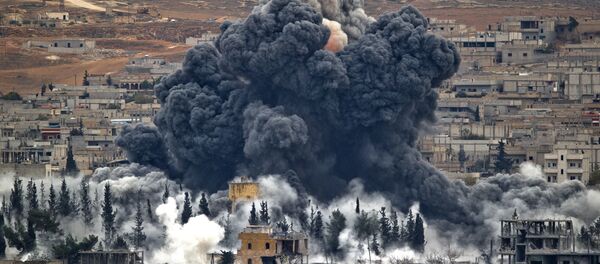 Ataque de la coalición liderada por EEUU en Siria (archivo) - Sputnik Afrique