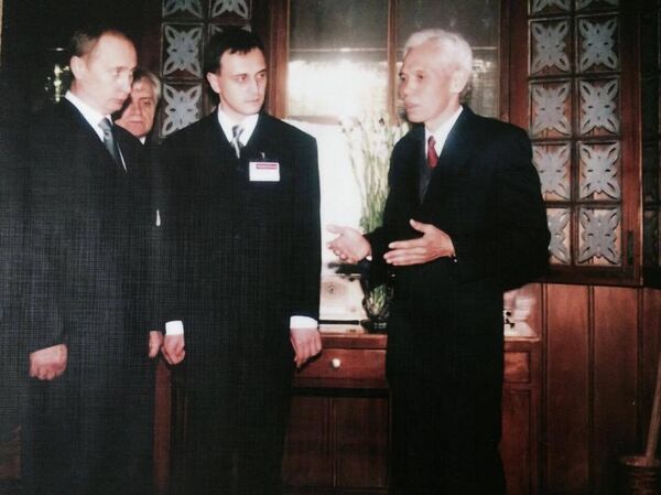 Vladimir Poutine en visite au Vietnam en 2001 - Sputnik Afrique