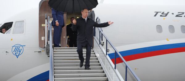 25 июля 2015. Президент России Владимир Путин сходит с трапа самолета в аэропорту Храброво города Калининграда. - Sputnik Afrique