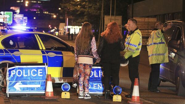 La police à la sortie de la Manchester Arena après une explosion - Sputnik Afrique