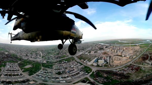 Британский телеканал опубликовал уникальное видео полета Ми-28 - Sputnik Afrique