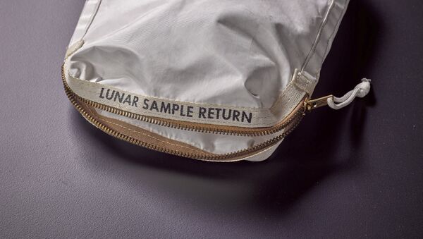 An Apollo 11 Contingency Lunar Sample Return Bag - Sputnik Afrique