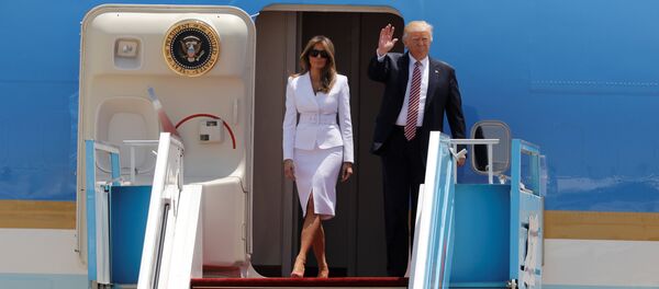 Déjà vu: Melania Trump rejette la main de son mari à Rome - Sputnik Afrique