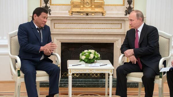 Rodrigo Duterte, lors de sa rencontre avec son homologue russe Vladimir Poutine - Sputnik Afrique