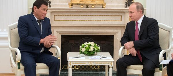 Rodrigo Duterte, lors de sa rencontre avec son homologue russe Vladimir Poutine - Sputnik Afrique