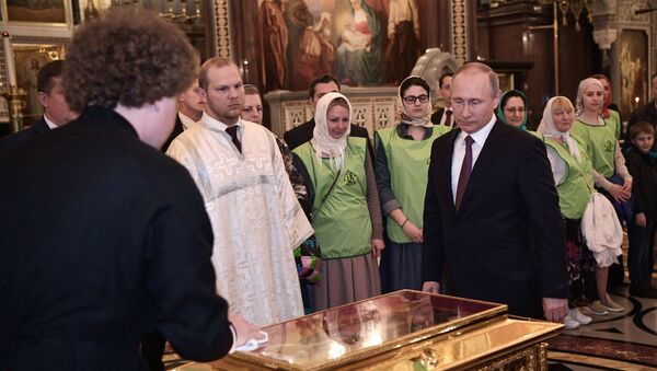 Vladimir Poutine et les reliques de Saint-Nicolas - Sputnik Afrique