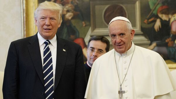 U.S. President Donald Trump and Pope Francis meet at the Vatican - Sputnik Afrique