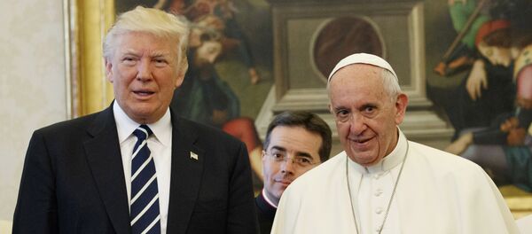 U.S. President Donald Trump and Pope Francis meet at the Vatican U.S. President Donald Trump and Pope Francis meet at the Vatican - Sputnik Afrique