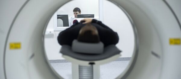 A technician performs an MRI scan. File photo - Sputnik Afrique