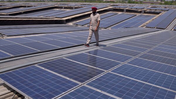 Une centrale solaire photovoltaïque en Inde (Image d'illustration) - Sputnik Afrique
