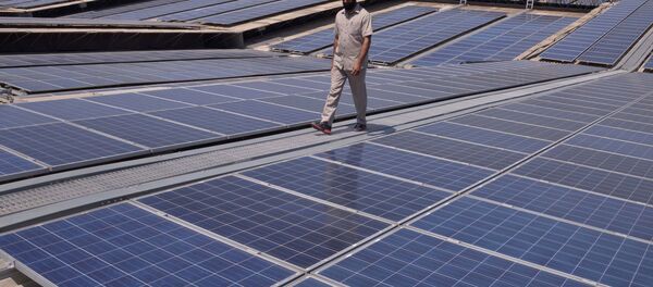 Une centrale solaire photovoltaïque en Inde (Image d'illustration) - Sputnik Afrique