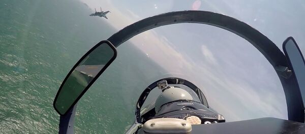 Une paire de chasseurs chinois au cours d'une patrouille au-dessus de la mer de Chine méridionale - Sputnik Afrique