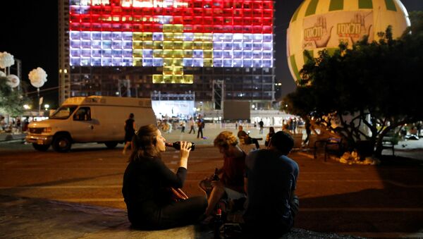 The city hall building in Tel Aviv's Rabin square in Israel is illuminated in solidarity with Egypt - Sputnik Afrique