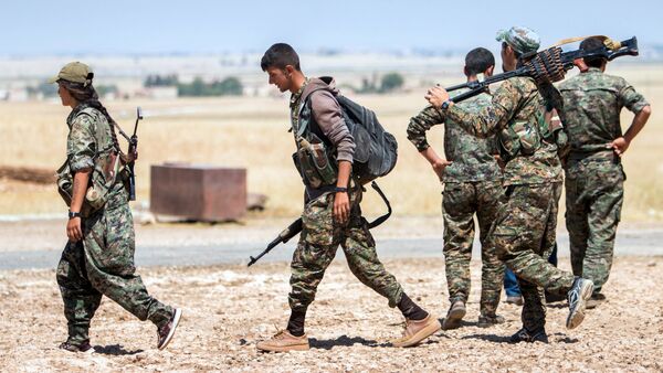 Des combattants des Unités de protection du peuple (YPG) kurdes - Sputnik Afrique