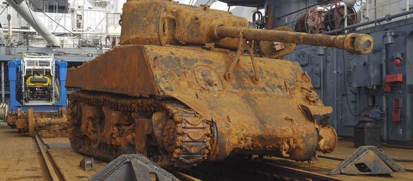 Le char américain M4 Sherman remonté par la flotte du Nord russe - Sputnik Afrique