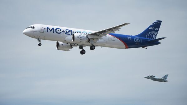 Первый полет нового российского пассажирского самолета МС-21 - Sputnik Afrique