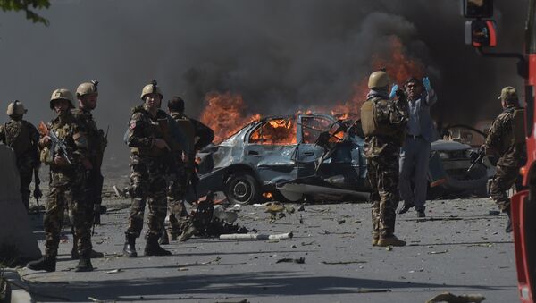 Afghan security forces personnel are seen at the site of a car bomb attack in Kabul on May 31, 2017. - Sputnik Afrique