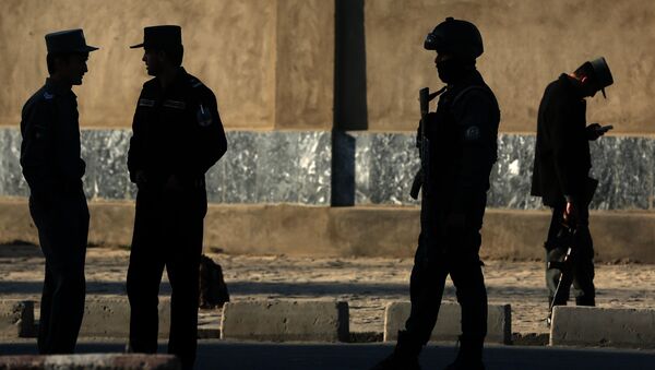 In this Saturday, Feb. 27, 2016 file photo, Afghan National police stand at the site of a suicide attack near the Defense Ministry compound, in Kabul, Afghanistan. - Sputnik Afrique