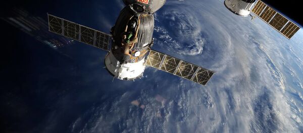 Le Soyouz transportant Thomas Pesquet et Oleg Novitski a quitté l'ISS (vidéo) - Sputnik Afrique