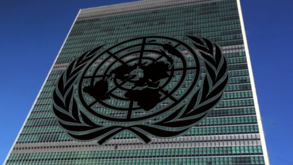 Le logo des Nations unies sur le bâtiment du siège de l'organisation - Sputnik Afrique
