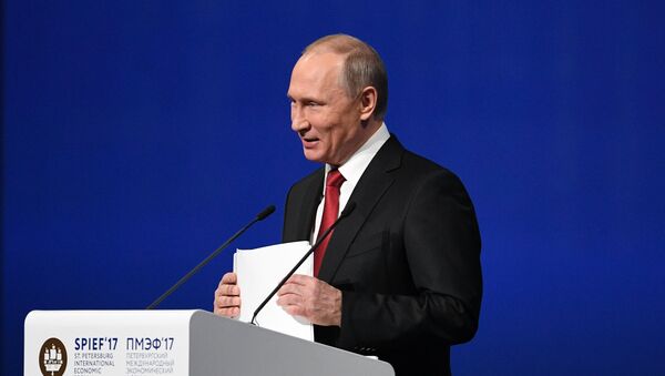 Президент РФ В. Путин на XXI Петербургском международном экономическом форуме. День второй - Sputnik Afrique