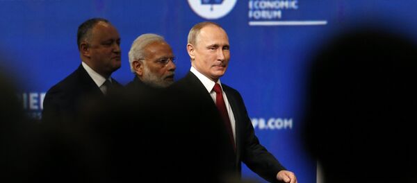 Le président russe Vladimir Poutine en marge du Forum économique international de Saint-Pétersbourg 2017 (SPIEF) Le président russe Vladimir Poutine en marge du Forum économique international de Saint-Pétersbourg 2017 (SPIEF) - Sputnik Afrique