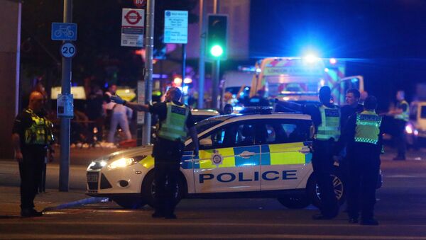 La police assiste à un incident près du London Bridge à Londres, en Grande-Bretagne, le 3 juin 2017 - Sputnik Afrique