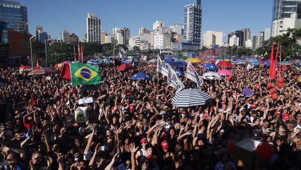 «À bas Temer!», des dizaines de milliers de manifestants défilent à Sao Paolo - Sputnik Afrique