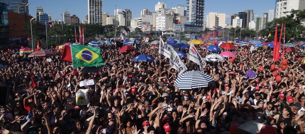 «À bas Temer!», des dizaines de milliers de manifestants défilent à Sao Paolo - Sputnik Afrique