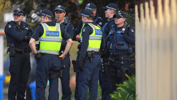 Australian police stand at the site of a siege at the Buckingham Serviced Apartments in Melbourne, Australia, June 6, 2017. - Sputnik Afrique