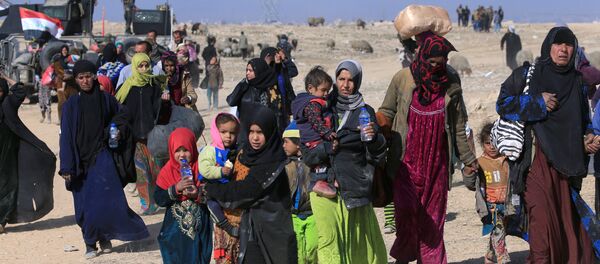 Civili in fuga da Mosul - Sputnik Afrique