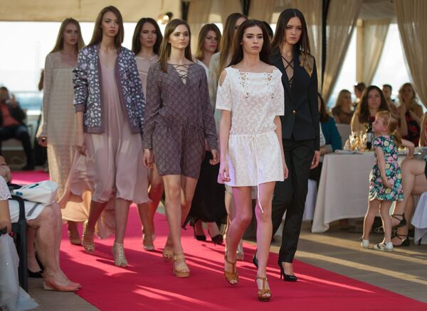 Les collections croisière présentées à la Semaine de la mode Crimean Fashion Week - Sputnik Afrique